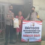 Kapolsek Lumar & Bhabinkamtibmas Desa Magmagan Karya Bagikan Bansos Pada 15 KK Warga Kurang Mampu Di Desa Magmagan Dan Belimbing