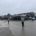 Strong Point Pagi Jajaran Polsek Jagoi Babang Jaga Ketertiban Lalu Lintas