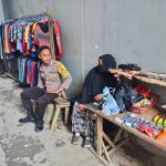 <em>Sambangi Warga, Bhabinkamtibmas Jalin Silahturahmi pada warga Binaannya</em>