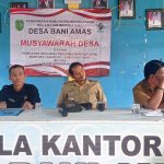 <em>Hadiri Giat Musdes, Penerima KPM BLT-DD, Bhabinkamtibmas Berharap Tepat Sasaran</em>
