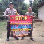 <em>Himbau Karhutla, Bhabinkamtibmas Berusaha Wujudkan Desa Bebas Polusi</em>