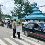 <em>Pam Sholat Jum’at, Polsek Bengkayang Hadirkan Rasa Aman Dan Nyaman Kepada Jamaah</em>