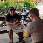<em>Jalin Komunikasi dengan masyarakat , Bhabinkamtibmas Rutin Sambangi Warga Binaannya</em>