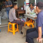 <em>Pelihara Kamtibmas,Serta Memantau Situasi Keamanan Kelurahan, Bhabinkamtibmas Sambangi Warga</em>