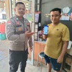 Bhabinkamtibmas polsek jagoi babang sosialisasikan applikasi Polri super app presisi