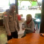 Bhabinkamtibmas polsek jagoi babang sosialisasi aplikasi dumas presisi