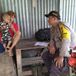 <em>Dengan Door to door sistem, Bhabinkamtibmas Ajak Warga ikut Peduli Jaga Kamtibmas</em>