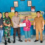 <em>Pastikan Kegiatan Aman dan tertib, Bhabinkamtibmas Hadiri Penyaluran BLT DD</em>