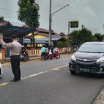 <em>Ciptakan Arus Lalu Lintas Yang Lancar, Polsek Bengkayang Rutin Laksanakan Strong Point</em>