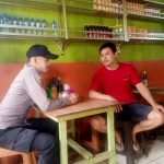 <em>Dengan Door to Door sistem, Bhabinkamtibmas Himbau Warga Bahaya HOAX</em>
