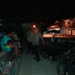 <em>Rutin Patroli Malam,Cara Bhabinkamtibmas Minimalisir Gangguan Kamtibmas di Malam Hari</em>