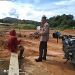 Ciptakan kamtibmas yang kondusif,bhabinkamtibmas polsek jagoi babang sambang tokoh masyarakat