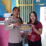 <em>Sambangi Warga,Bhabinkamtibmas Sosialisasi Warga Menolak Segala Macam Perjudian</em>