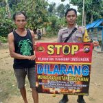 <em>Wujudkan Kelurahan Bebas Polusi, Bhabinkamtibmas Sosialisasi Karhutla</em>