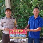 <em>Door to Door Bhabinkamtibmas Sampaikan Himbauan Untuk Tidak Membuka Lahan Dengan Membakar Kepada Warganya</em>
