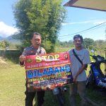 <em>Sambangi Warga , Bhabinkamtibmas Kelurahan Sebalo Tak Bosan Sampaikan Himbauan Karhutla</em>