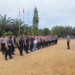 SAT SAMAPTA BESERTA ANGGOTA POLRES BENGKAYANG MELAKSANAKAN KEGIATAN PENGAMANAN AKSI UNJUK RASA MASYARAKAT DI PT WKN