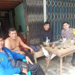 <em>Dengan Door to door Bhabinkamtibmas Sampaikan Pesan – Pesan Kamtibmas</em>