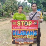 <em>Bhabinkamtibmas Kelurahan Bumi Emas Terus Mensosialisasikan kepada warga untuk tidak Membakar Hutan dan lahan</em>