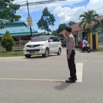 <em>Polsek Bengkayang Laksanakan Kegiatan Rutin Pengaturan Dan Pengamanan Sholat Jum’at</em>