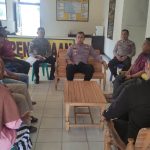 LAKSANAKAN JUMAT CURHAT KAPOLSEK SUNGAI RAYA KEPULAUAN BERSAMA WARGA TERKAIT SALURAN PEMBUANGAN LIMBAH PEMUKIMAN