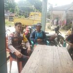 <em>Rutin Sambangi Warga, Bhabinkamtibmas Jalin Sinergitas Dengan Masyarakat</em>
