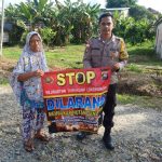 <em>Wujudkan Kelurahan Bebas Polusi, Bhabinkamtibmas Sosialisasi Karhutla</em>