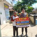 <em>Bhabinkamtibmas Himbau Warga Untuk Tidak Membakar Hutan Dan Lahan</em>