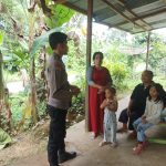 <em>Rutin Sambangi Warga, Bhabinkamtibmas Jalin Sinergitas Dengan Masyarakat</em>