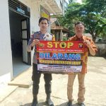<em>Cegah Kebakaran Hutan Dan Lahan, Bhabinkamtibmas Rutin Sosialisasi STOP Karhutla Dengan Banner</em>