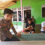 <em>Rutin Sambangi Warga, Bhabinkamtibmas Jalin Sinergitas Dengan Masyarakat</em>