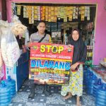 <em>Bhabinkamtibmas Kelurahan Bumi Emas Terus Mensosialisasikan kepada warga untuk tidak Membakar Hutan dan lahan</em>