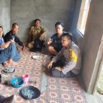 Pantau Kondisi Kamtibmas Desa Binaan, Babinkamtibmas Rutin Melaksanakan Sambang
