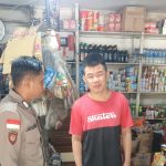 Sambangi Warga Bhabinkamtibmas Ajak Masyarakat Peduli  Keamanan  Lingkungan