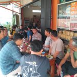 Jum’at Curhat, Kapolsek Bengkayang membuka ruang diskusi yang santai dan terbuka untuk mendengarkan keluhan, masukan, dan saran dari masyarakat