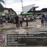 Personil Polsek Bengkayang laksanakan Patroli Dan Pengamanan Di Pasar Juadah