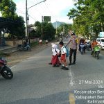 Personil Polsek Bengkayang Laksanakan Strong Point*Gina Cegah Kemacetan