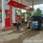 Patroli Rutin Polsek Bengkayang ,Pastikan Kegiatan Di SPBU berjalan Aman dan Tertib