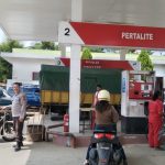 Pastikan  Pengisian BBM yang Aman dan Lancar Polsek Bengkayang lakukan Pengecekan SPBU
