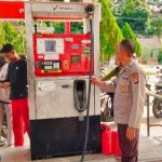 Patroli Rutin Polsek Bengkayang ,Pastikan Kegiatan Di SPBU berjalan Aman dan Tertib
