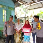 Kapolsek Bengkayang beserta Anggota Gelar Jumat Berkah,Berikan Bantuan Sembako di Bulan Ramadan